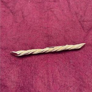 Gold Tone Twisted Bar Pin